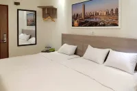 توسبيسز ليفينج آت ماكيموس إن - شرفة
