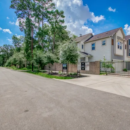 Quiet stylish home close to downtown and airport