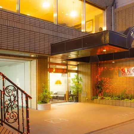 Hotel Sungarden Matsuyama Отели рядом с достопримечательностью «Канатная дорога Матсуямаджо»