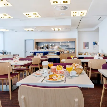 Hotel Ador
