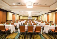 Fairfield Inn & Suites Toronto Airport - พร้อมอาหารเช้า