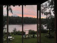 Lakefront  3-bedroom Rustic Cabin in Ryegate, VT. Pet-Friendly! - Homestays