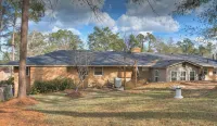 Cozy Studio adjacent to Augusta Nationals, onsite parking and separate entrance.
