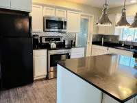 Spacious 4bedroom in charming downtown Bastrop for gathering w family & friends