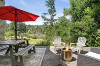 The Historic River Lodge - Your Private Riverfront Suite