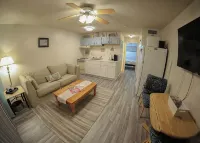 Waterfront Retreat - Cozy Condo with Balcony Views - Homestays