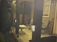 Quiet Private Suite in a Forest Setting w/Parking | Great Value, Near Vancouver. 메이플리지 호텔