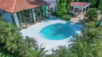Lion Quay House, Fine Art & Luxury in the Caribbean's finest Exclusive Resort - Villas