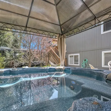 Adventure Haus Hayden Lake-Family Fun with Hottub!