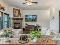 Cozy Getaway at The Lazy Bear Lodge: 3BR/2BA in Dover, ID! Hotels in Dover