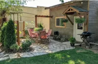Cozy Charming Convenient Lake Street Retreat