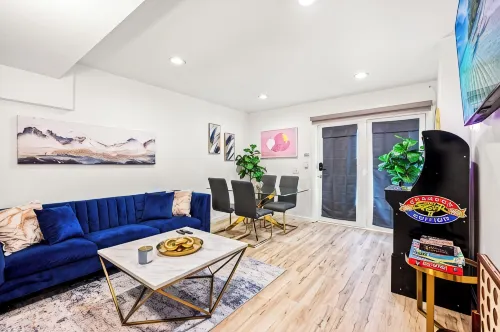 1 Block to Beach Heaven Chic 2BD - 4성급