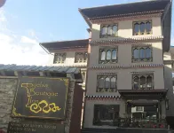 Gyelsa Boutique - Pet friendly