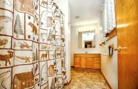 3BR Lakefront Cabin with WiFi & Private Docks
