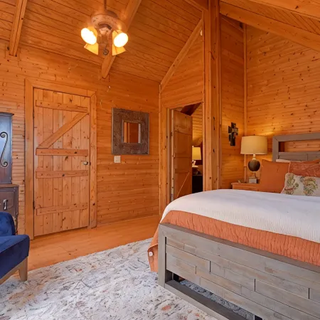 4D Guest Ranch~Large private pool with volley ball and basket ball nets