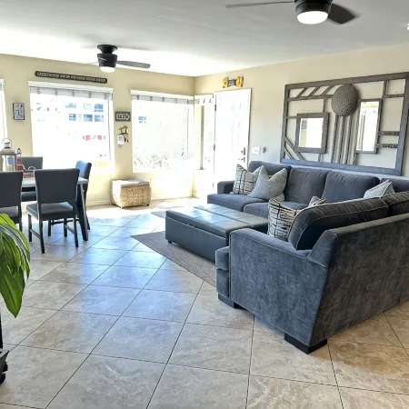 Beach Front Luxury Condo near Lake Havasu's London Bridge
