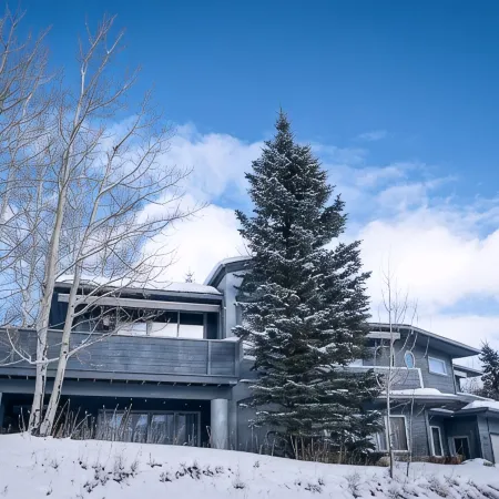 Killer Views -&- Highest Reviews -&- Great Value -&- 6 Min to Ski hill