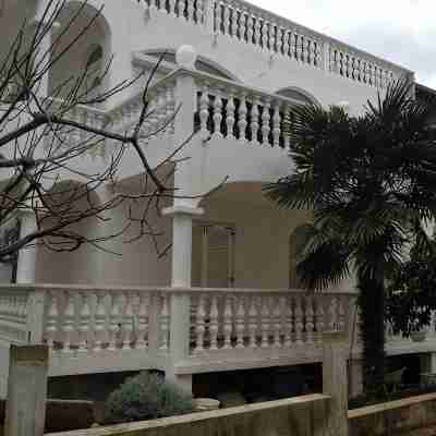 2-Bedroom Apartment, Living Room, and Private Terrace, with Free Parking As Well. Hotel Exterior