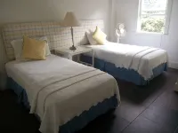 Marigot Marina Apartment 6a, with free Zoetry Hotel access