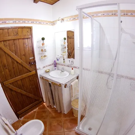 Traditional house. Fantastic sea view. Large outdoor spaces with barbecue.