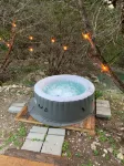 Romantic Cabin: Hot Tub, Pet Friendly, 2m Whitewater, Concierge, Private Driver