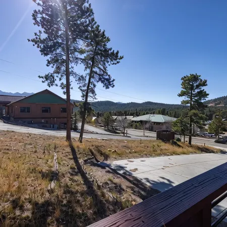 Bright & Spacious Modern Home • Mountain Views  • Lic: 331222