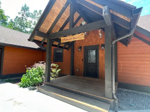 Lake cabin w/Mountain view, game room, & lake access, Sleeps 8, 3 King Bedrooms - 4-Star