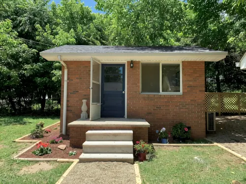 Private Tiny Guest House Near Downtown