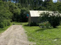 A Private, Cozy Cabin Near Bigfork for Two with a Clawfoot Tub Hotels in Bigfork