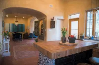 Downtown Home on 1.5 Acres! Perfect for Ski and Summer! Hot Tub and Outdoor Zen - Jacuzzi