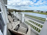 Luxurious 5-Bed Retreat: Steps to Pools & Sports Center, Near Beaches & Dining - 5-Star