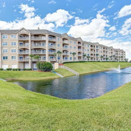 Walk to Beach. Pool, Hot Tub, Balcony, NEWER Furniture