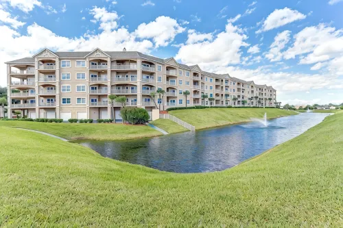 Walk to Beach. Pool, Hot Tub, Balcony, NEWER Furniture