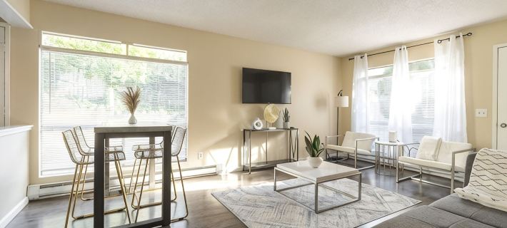 Walkable condo in heart of vibrant D/n Redmond,  m/s from Microsoft, woodinville Hotels in Redmond
