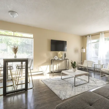 Walkable condo in heart of vibrant D/n Redmond, m/s from Microsoft, woodinville Отели в г. Редмонд