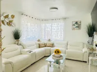 Villa Casa di Mare in Isabela 5-bedroom Private Pool 5 minutes to Jobos Beach
