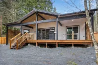 Ultimate Getaway: Movie Theater, Sauna, Hot Tub,WiFi, EV Charging,Pet-Friendly - Chalets
