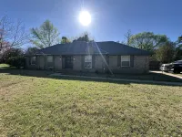 The Lily Pad. 3 bd/1ba. 4 beds. Center of town! Fenced backyard!