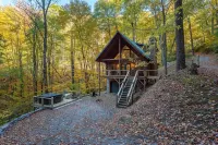 Creekside Cabin • Hot Tub • Decks - Chalets