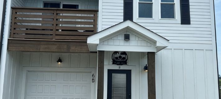 Exceptional Location - Luxury Villa Steps Away from the Beach and Pool Hotels in Currituck County