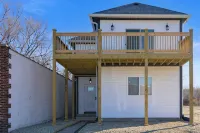 3 Mins to Downtown! Newly Remodel 2BR/2BR W/Jacuzzi & Deck - Bungalows