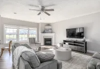 Relax in Style, Golf course Community Townhouse - 3440 - Homestays