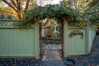 Romantic & private cabin on Rogue River, 1 hr from Crater Lake - Alphydda