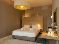 Amadi Panorama Hotel Hotels near AMOLF