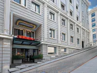 希爾頓歡朋飯店伊斯坦堡錫爾凱吉 图内尔广场附近的飯店