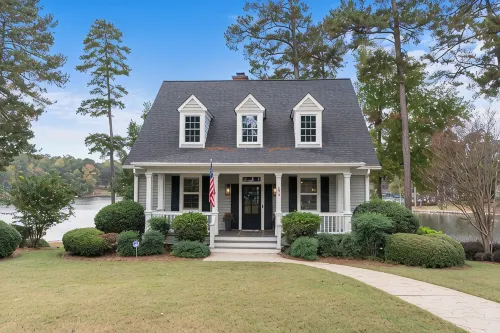 Gorgeous Lakefront Cottage at Reynolds Lake Oconee in highly desired Marina Cove - 4-Star