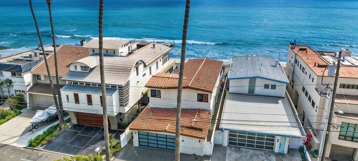 Spacious 5-Bedroom Beachfront Home on Beach Road!  STR24-0030 Ξενοδοχεία στην πόλη Dana Point