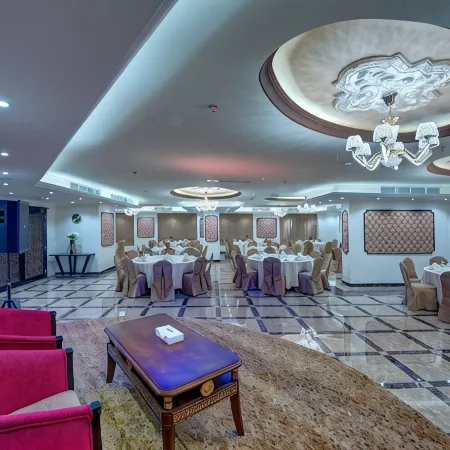 Aryana Hotel Отели рядом с достопримечательностью «Торгово-развлекательный центр Al Qasba»