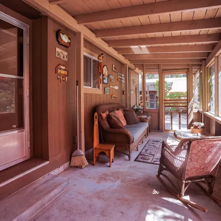 Upgraded Rustic Themed Retreat w/screened porch in Rocky Point.