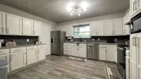 15 minutes to the airport. A peaceful nest in the middle of the city.